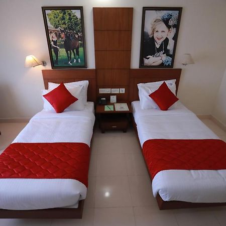 Hotel Peninsula Thrissur Екстериор снимка