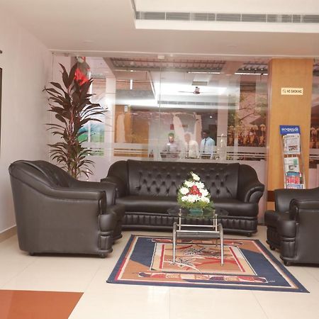 Hotel Peninsula Thrissur Екстериор снимка