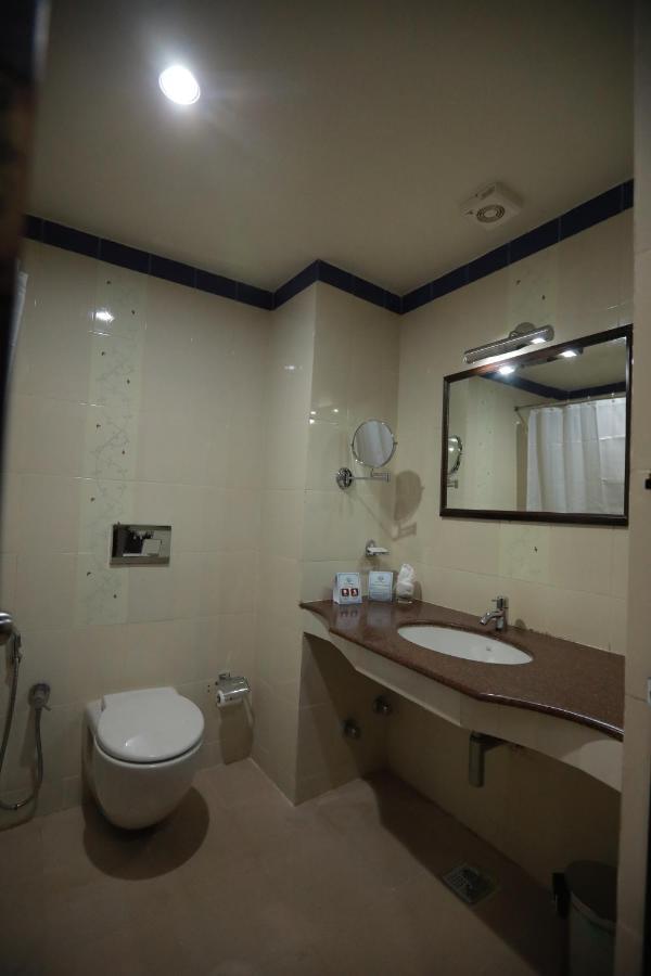 Hotel Peninsula Thrissur Екстериор снимка