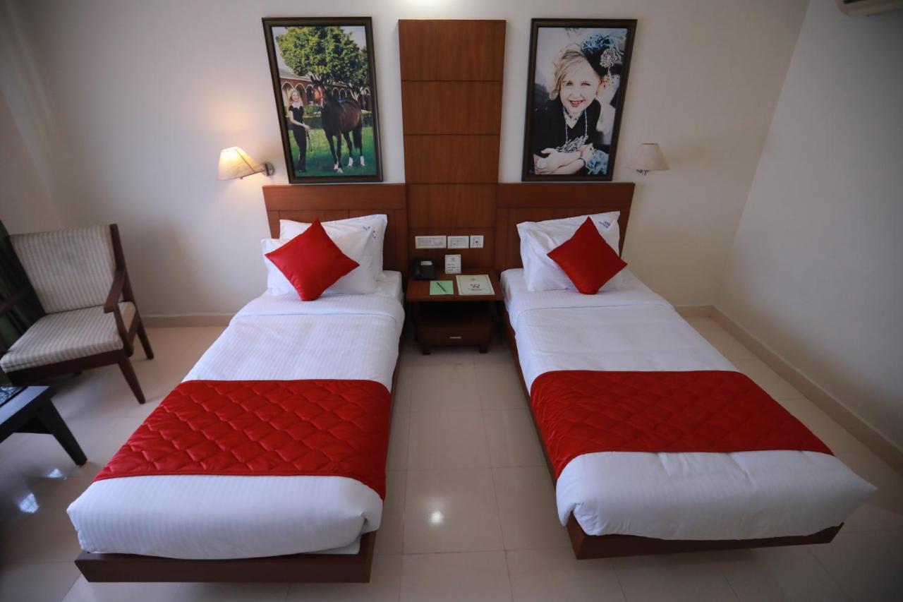 Hotel Peninsula Thrissur Екстериор снимка