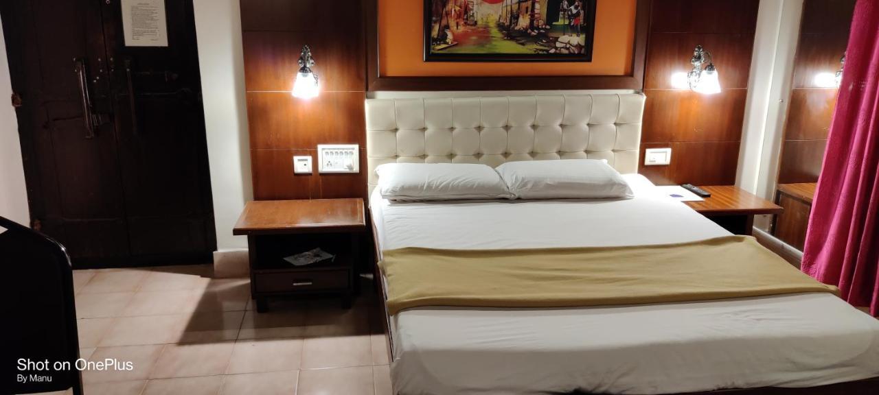 Hotel Peninsula Thrissur Екстериор снимка