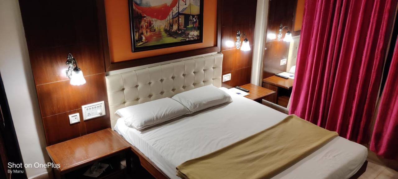 Hotel Peninsula Thrissur Екстериор снимка