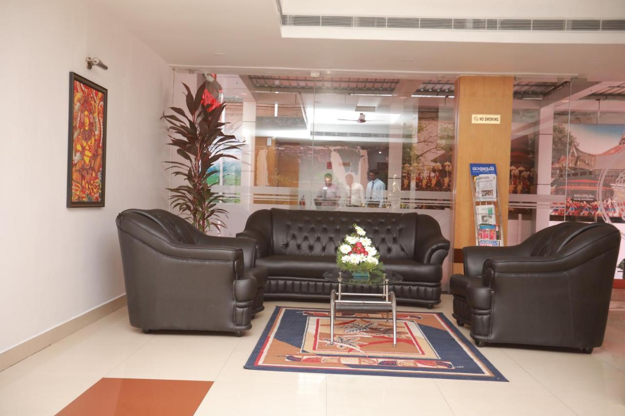 Hotel Peninsula Thrissur Екстериор снимка