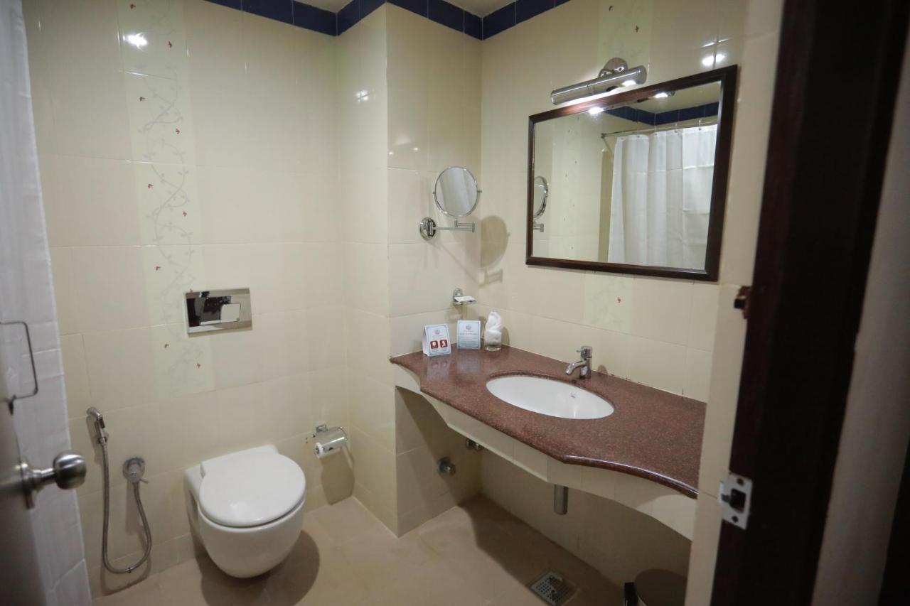 Hotel Peninsula Thrissur Екстериор снимка