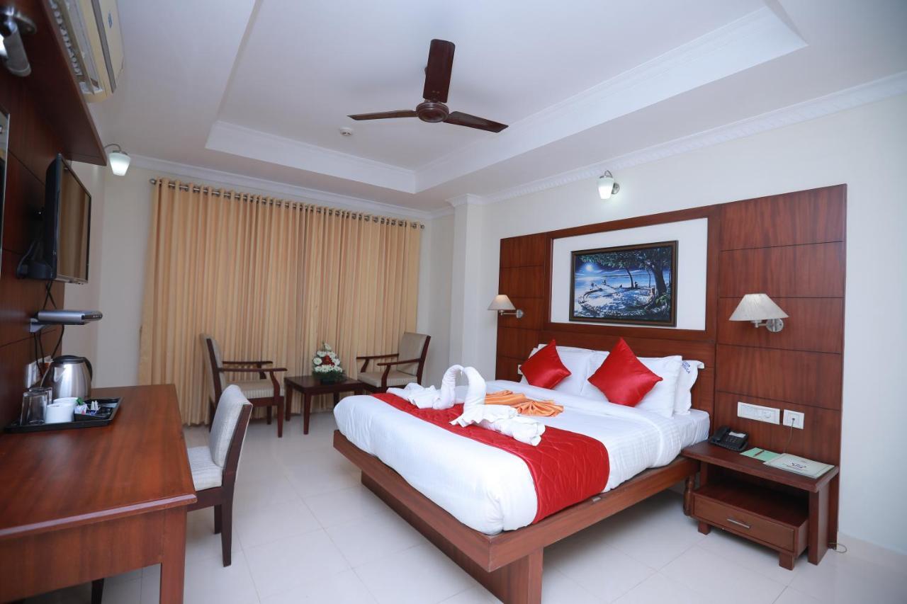 Hotel Peninsula Thrissur Екстериор снимка