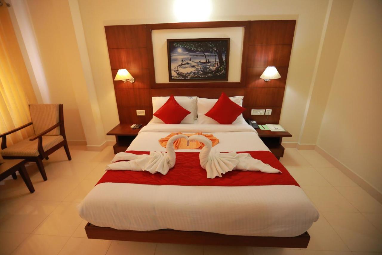 Hotel Peninsula Thrissur Екстериор снимка