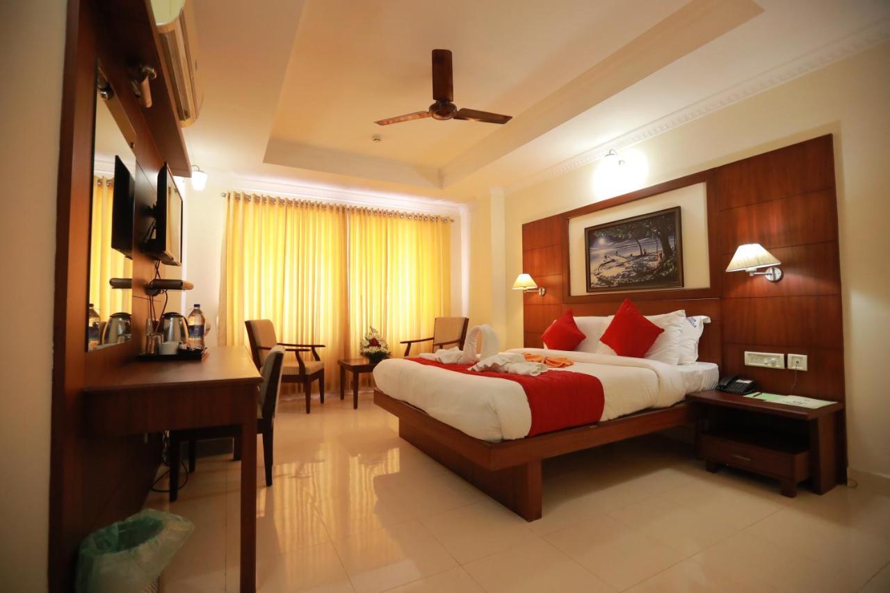 Hotel Peninsula Thrissur Екстериор снимка