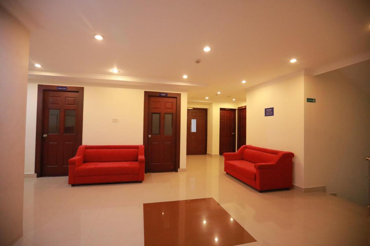 Hotel Peninsula Thrissur Екстериор снимка