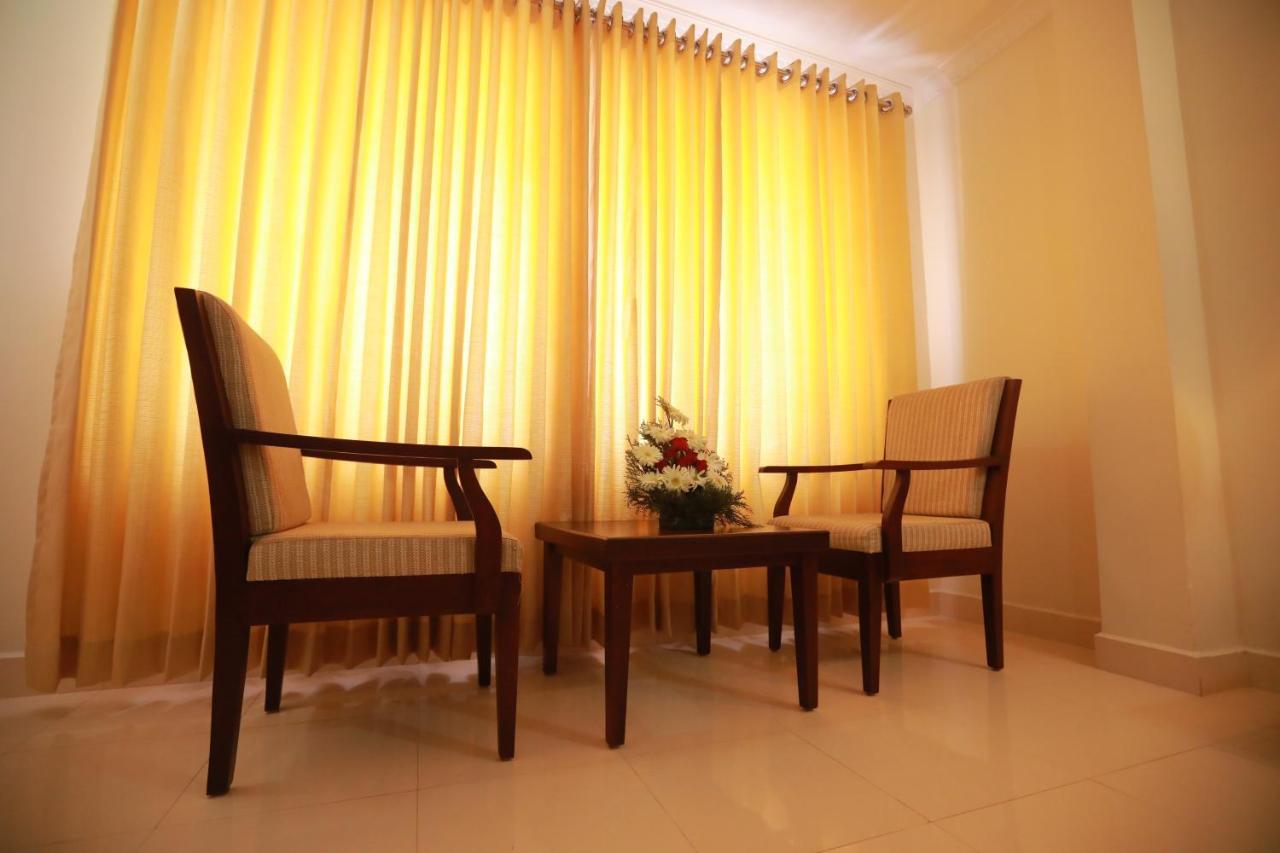 Hotel Peninsula Thrissur Екстериор снимка