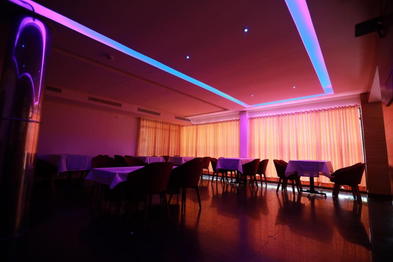Hotel Peninsula Thrissur Екстериор снимка
