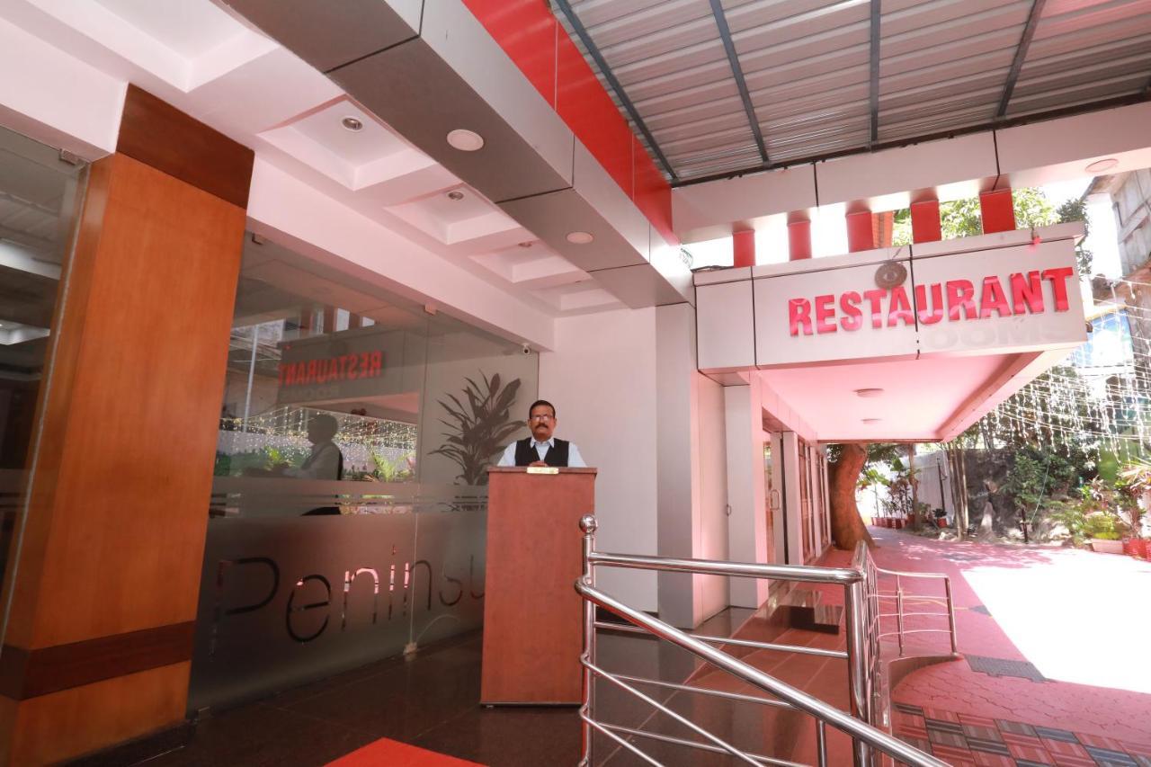Hotel Peninsula Thrissur Екстериор снимка