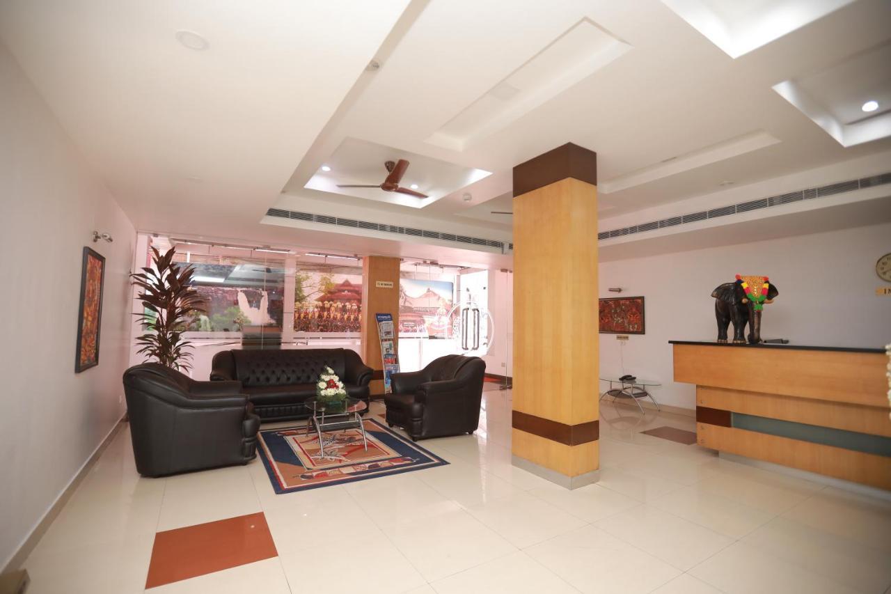 Hotel Peninsula Thrissur Екстериор снимка
